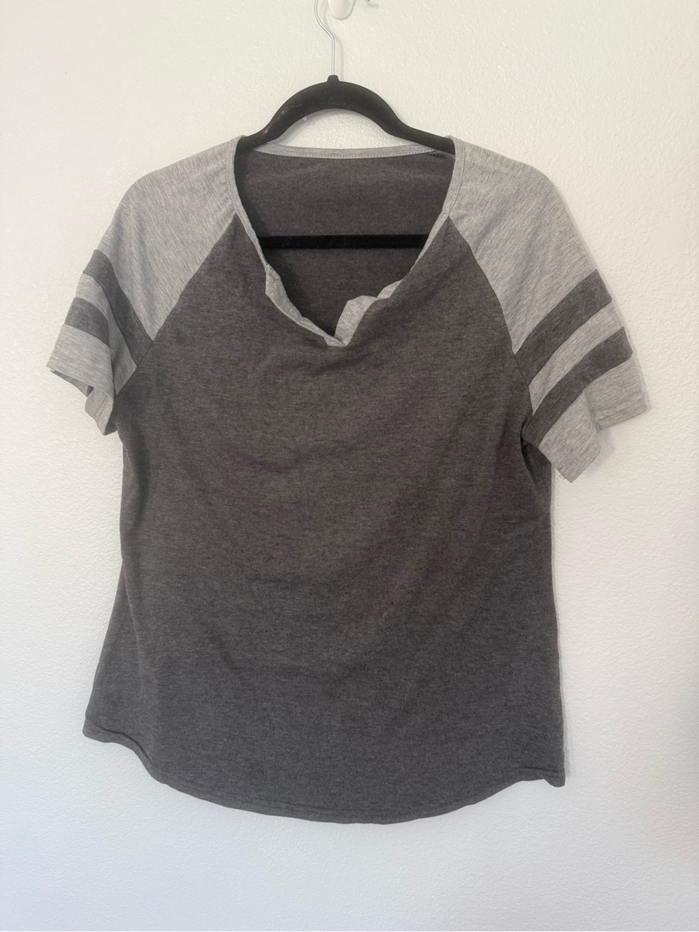 Amazon Women's Two-Tone Gray Raglan Short Sleeve Top Size Large